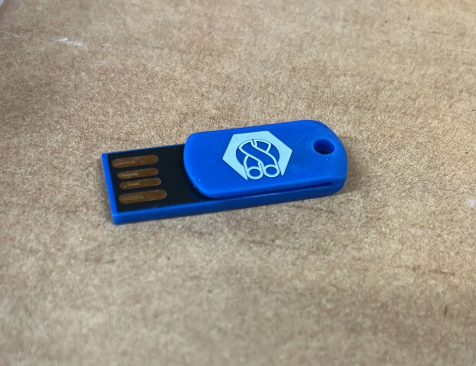 200 Stk. Schlemmer USB Sticks 8GB blau, Restposten Paletten Großhandel für Wiederverkäufer in Tanna