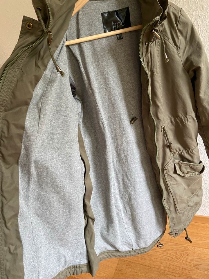 Tragejacke Umstandsjacke Größe 36 Bonprix Khaki/Oliv in Ottersberg