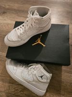 Nike Jumpman Jordan Access Turnschuhe Sport 42,5 Weiss Leder Nordrhein-Westfalen - Bergheim Vorschau