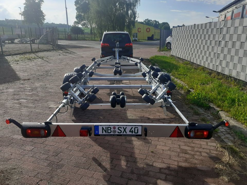 Bootstrailer 3500 Kg 3,5 t Bootsanhänger Transport Boot mieten in Neubrandenburg