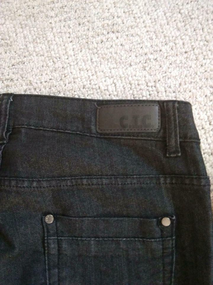 2 Damen Jeans, Gr. 32/34,, schwarz, anthrazitfarben. in Pansdorf