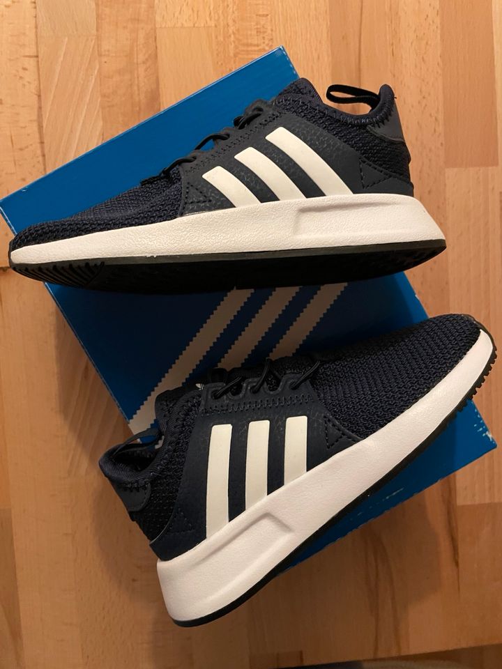 Adidas Kinderschuhe Sneaker Turnschuhe Gr. 26 in Bietigheim-Bissingen