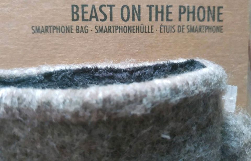 NEU & OVP - Beast on the Phone Handytasche Smartphoneschutzhülle in München