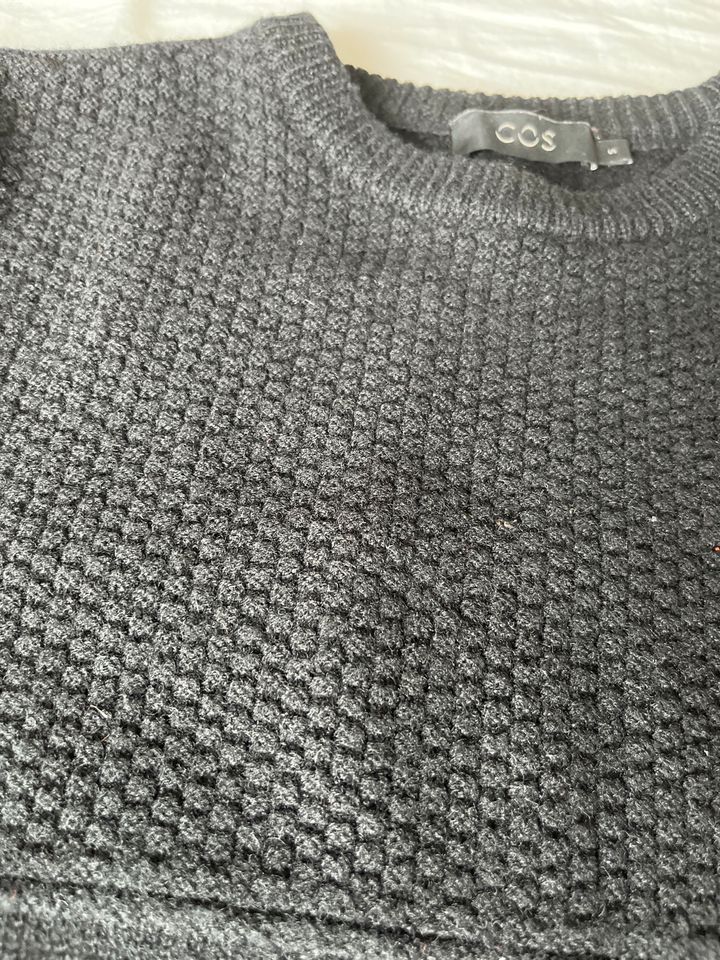 Pullover schwarz COS Größe S in Köln