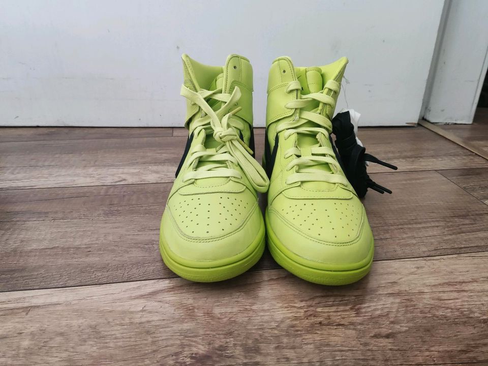 Nike Dunk High Ambush Flash Lime in Berlin