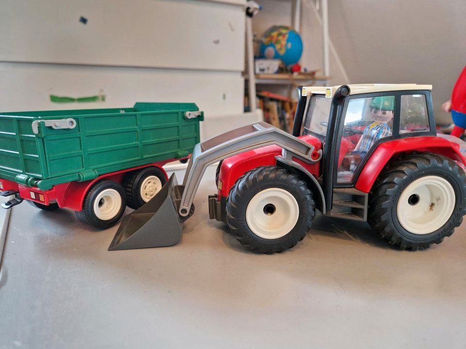 Playmobil Traktor mit Anhänger in Nidderau