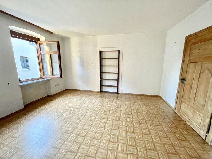 Sofort frei! Helle 3-Zimmer-Wohnung mit ca. 66,79 qm im 1.Obergeschoss in ruhiger Lage von Uehlfeld in Uehlfeld