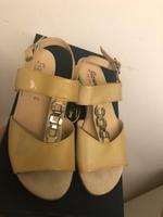 Schöne Sandalen von Sioux Gr 38 creme neuw. Hessen - Sulzbach Vorschau