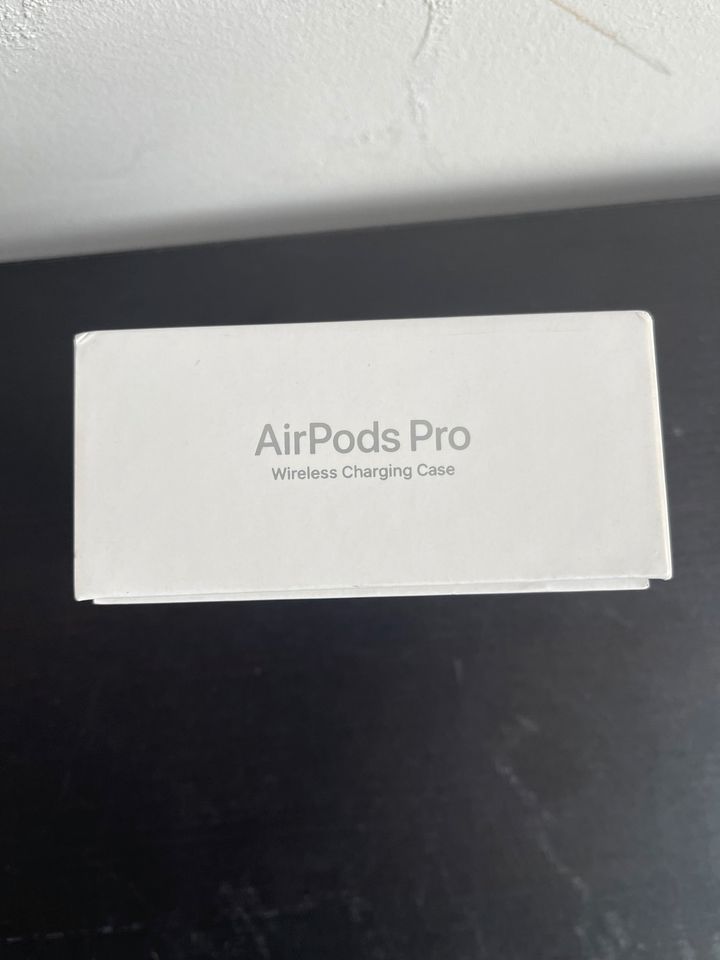 Apple AirPods Pro Verpackung in Worms