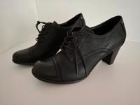 Halbschuh Schnürschuhe 41 Janet D. Schwarz Leder Absatz Berlin - Wilmersdorf Vorschau