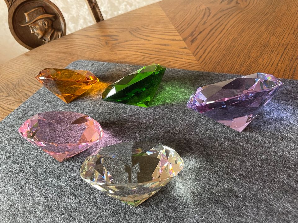 Runde Diamant Glas Kristall Skulptur verschiedene Farben in Michelstadt