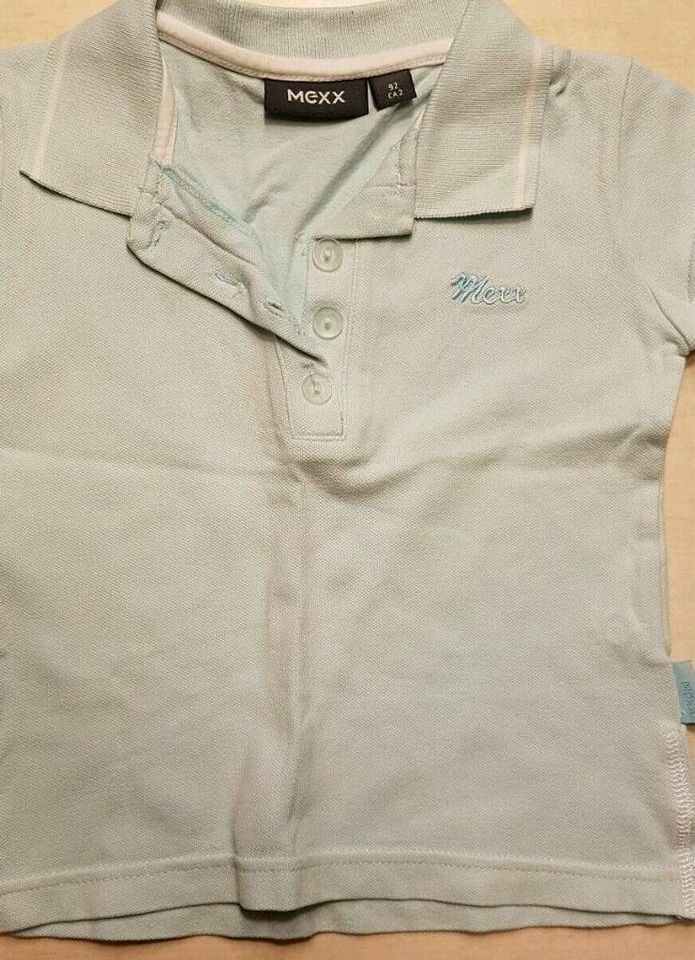 Kinder Regenjacke T-Shirt Hose Kleiderpaket Set Gr. 92 u.a. Mexx in Röhrmoos