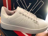 40 er Sneaker in weiß der Firma Beppi Neu Baden-Württemberg - Singen Vorschau