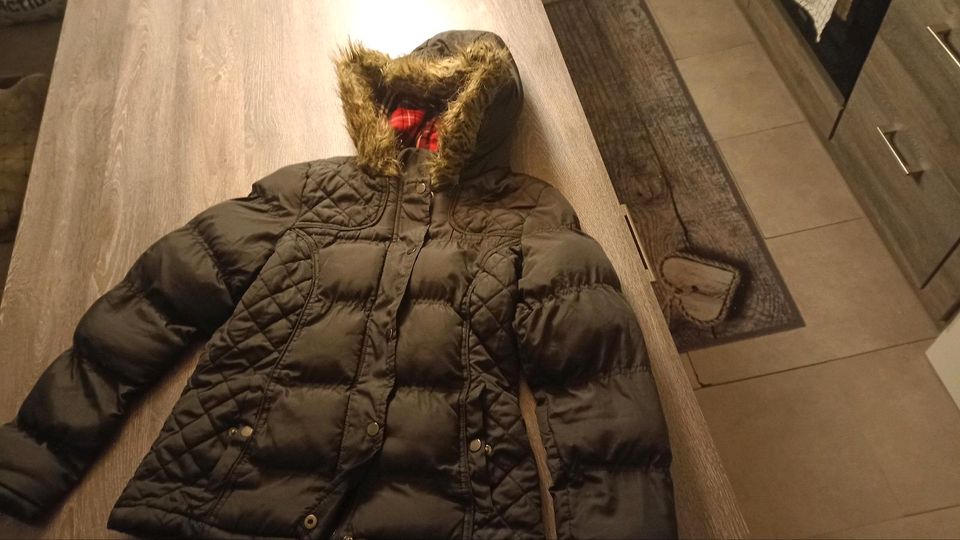 Atmosphere Damen Winterjacke Größe 38 / M schwarz mit Fell Kapuze in Mönchengladbach