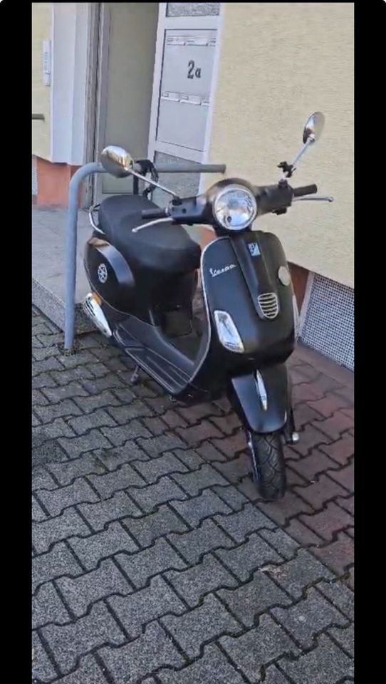 Vespa Piaggo matt schwarz LX70 in Frankfurt am Main