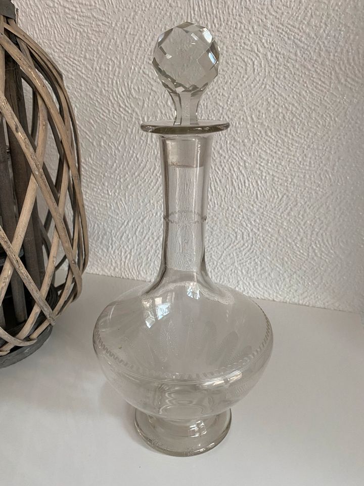 Antike Glas Karaffe Ätzdekor Likörflasche mit Stöpsel in Titz