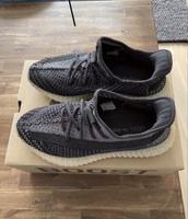 Yeezy 350 V2 Carbon Gr. 42 2/3 Hamburg-Mitte - Hamburg St. Pauli Vorschau