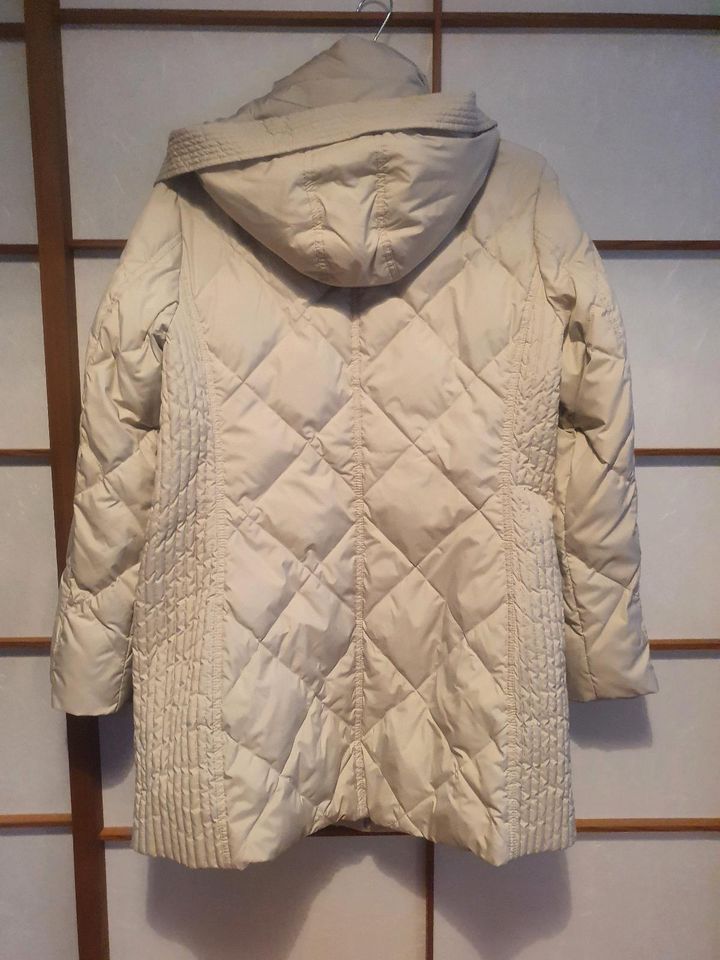 Daunen Jacke Mantel 42 beige WIE NEU in Freiburg im Breisgau