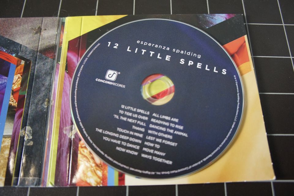 Esperannza Spalding - 12 Little Spells - CD in Mietingen