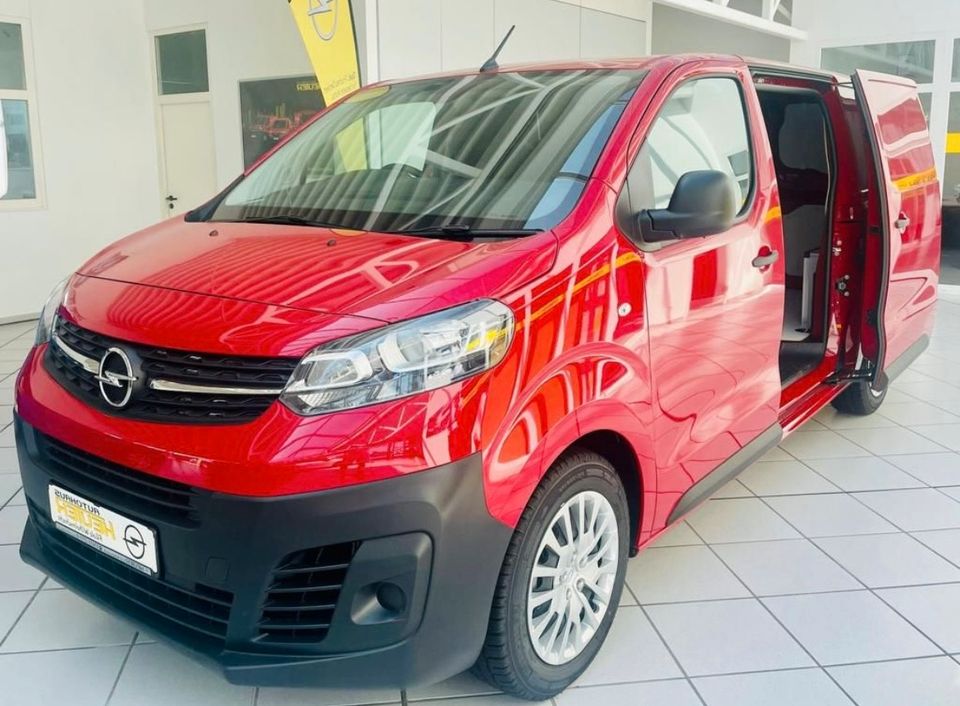 Opel Vivaro Transporter zu vermieten in Borna