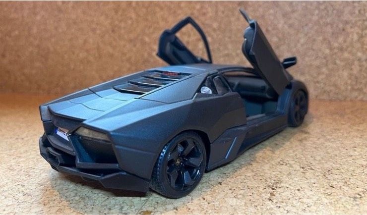 Lamborghini Reventón Coupé 1/20 Modellauto Tür Motorhaube Öffnend in Herford