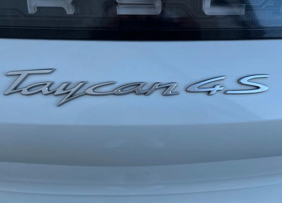 Porsche Taycan 4S - NEUE Batterie - TOP Zustand - Ambientelicht in Flensburg