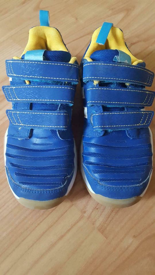 adidas Hallen Turnschuhe Gr. 32 in Wellen