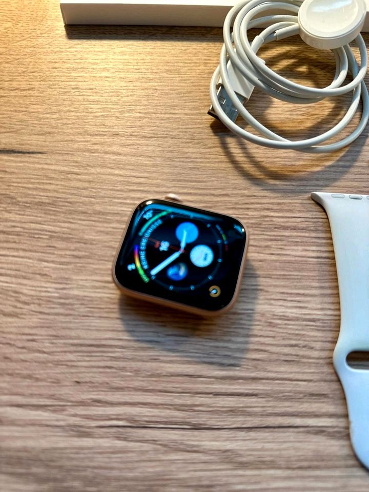 Apple Watch Cellular/LTE in Rose Gold in Waltrop