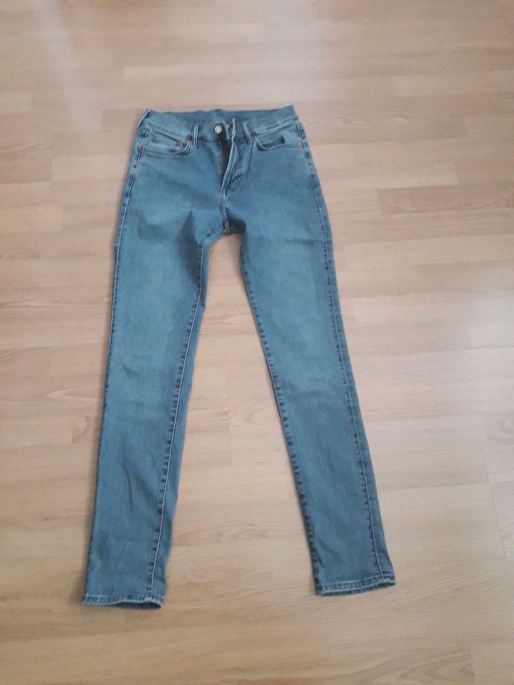 Skinny Jeans H&M Gr. 29 in Meschede