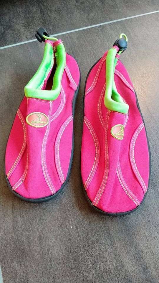 Badeschuhe Sportskin in pink/grün Größe 32 in Emsdetten