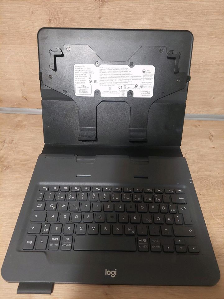 Logitech Tastatur Universal Folio 9-10" Tablet in Düsseldorf