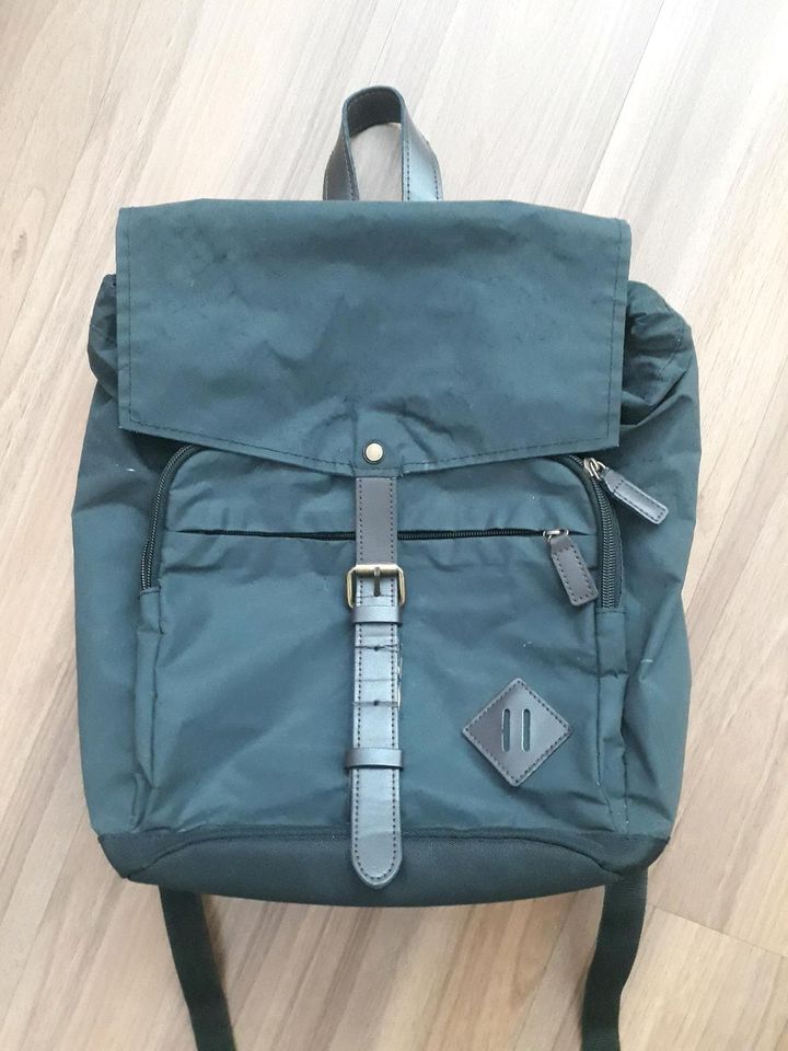 Rucksack Navy/Braun und reflektiert in Nürnberg (Mittelfr)