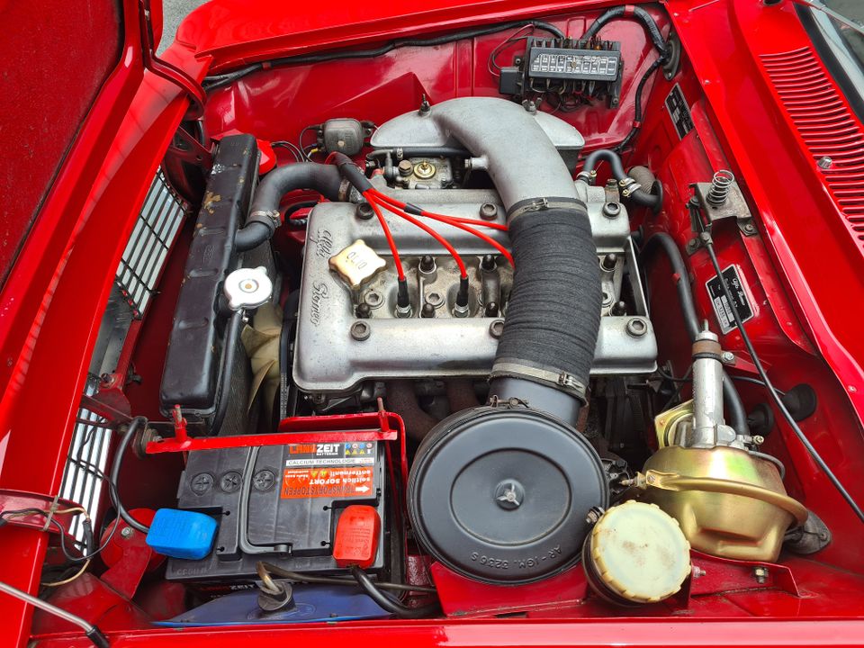 Alfa Romeo Giulia Sprint GT 1600 Bertone Kantenhaube in Düsseldorf