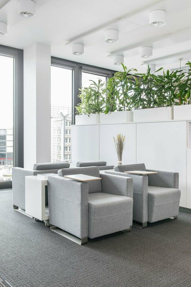 Privater Büroraum für 2 Personen in Regus Alexanderplatz in Berlin