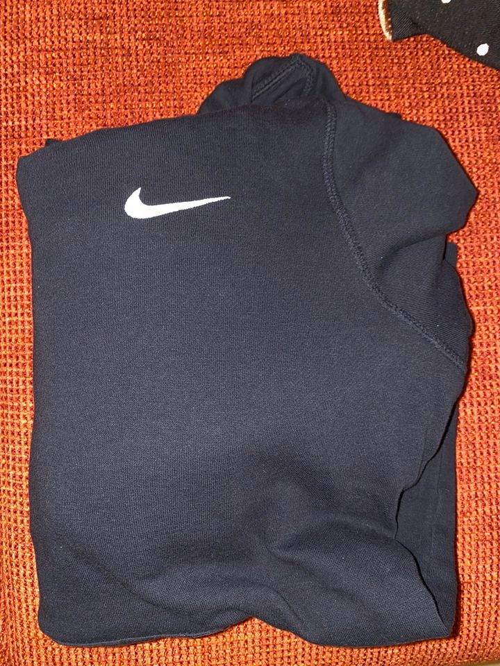 Nike Hoodie Damen M in Solingen