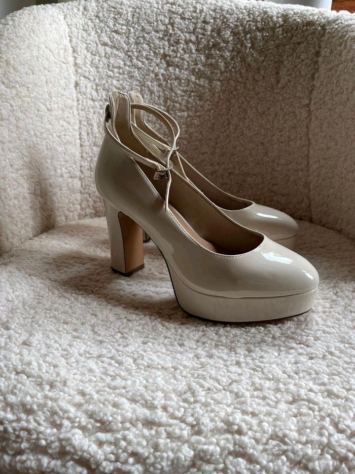 Tamaris Pumps - Plateauschuhe - Gr. 39 *Neu* - champagner / creme in  Nordrhein-Westfalen - Drolshagen | eBay Kleinanzeigen ist jetzt  Kleinanzeigen