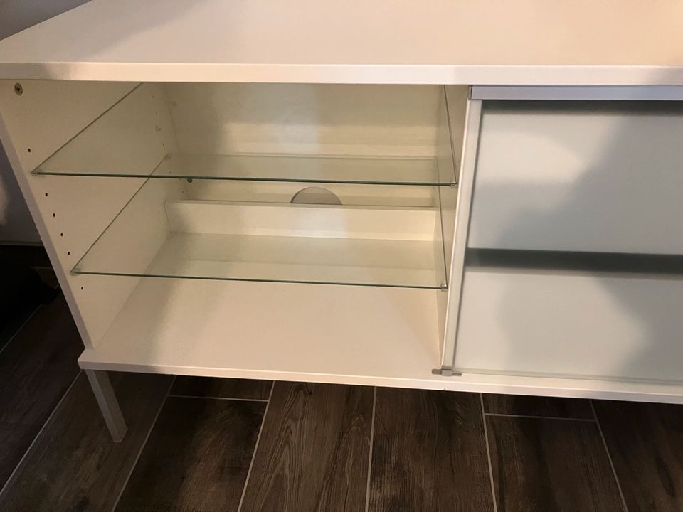 Ikea Sideboard mit Glas Schiebetüren in Stockstadt