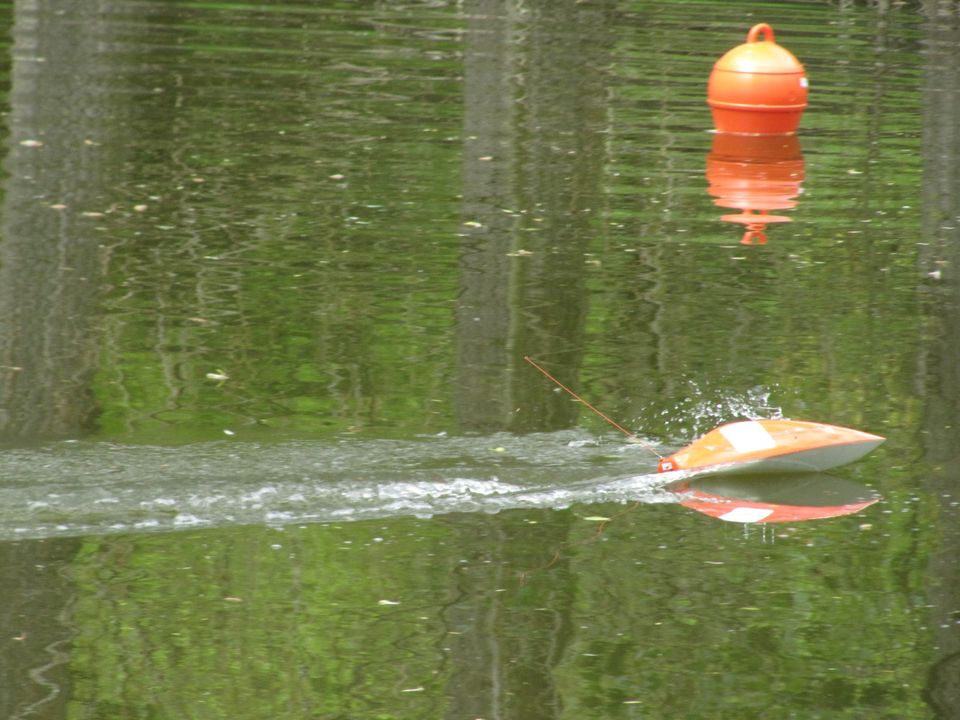 RC Rennboot Kohlefaser in Ingelheim am Rhein