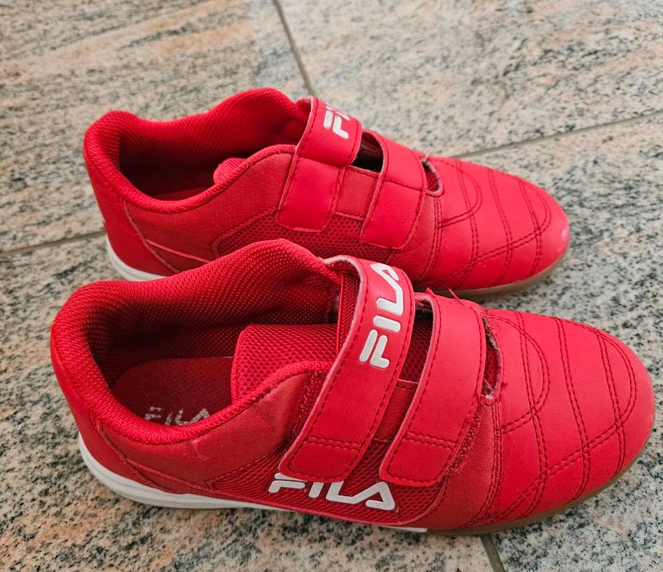 Fila Hallenschuhe / Turnschuhe Gr. 35 in Wettstetten