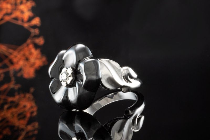 Chanel Ring Blume Kamelie Camellia Schwarz mit Diamant Weißgold in Wegberg