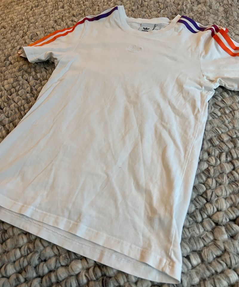 Weißes Adidas T-Shirt Shirt Sommer Größe S in Rellingen