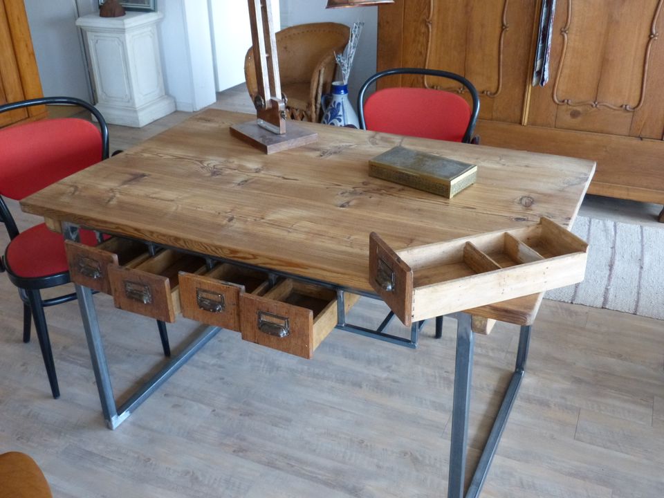 Schreibtisch, Anfertigung "Industrial Style" mit antiker Platte in Gießen