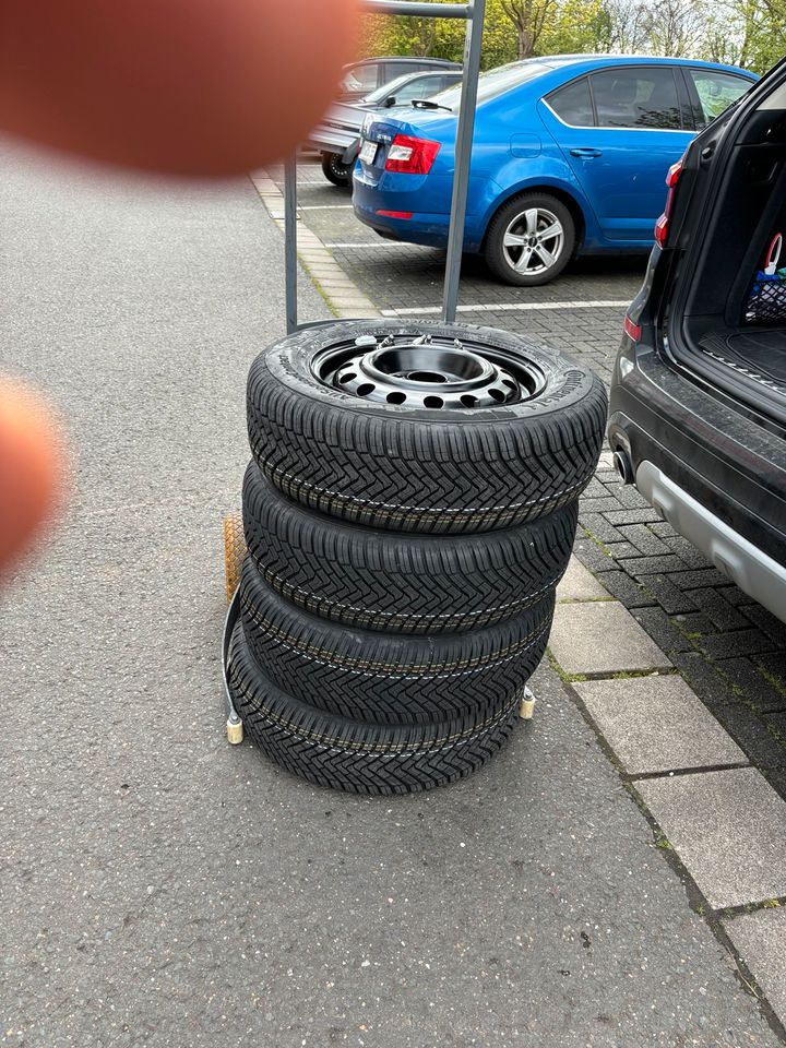 Nagel neu Allwetter reifen mit Stahlfelgen in Neuwied