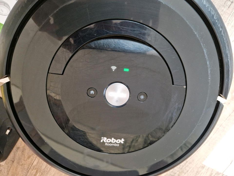 IRobot Roomba E5 Tierhaar/ Roomba App in Raisdorf