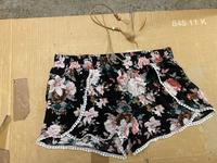 Hotpants Kurze Hose Shorts Größe L von Aiki schwarz bunt München - Trudering-Riem Vorschau
