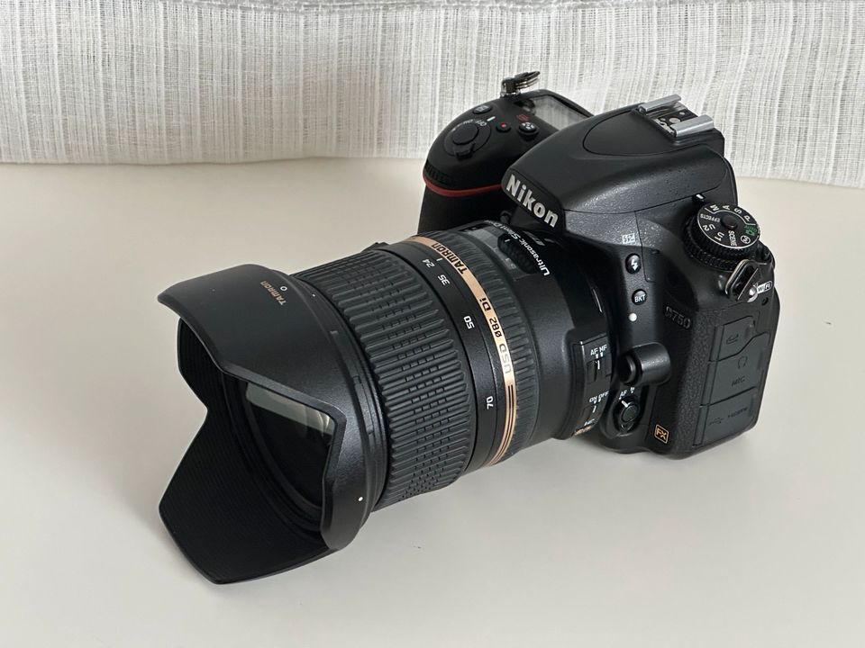 Nikon D750 plus Zubehör in Singen