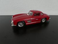 Burago Modellauto Mercedes Benz 300 SL 1:18 Rot Frankfurt am Main - Rödelheim Vorschau