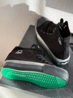 Neu Damen Benetton 40 schwarz Plateau Absatz Sneaker Chucks Baden-Württemberg - Sindelfingen Vorschau