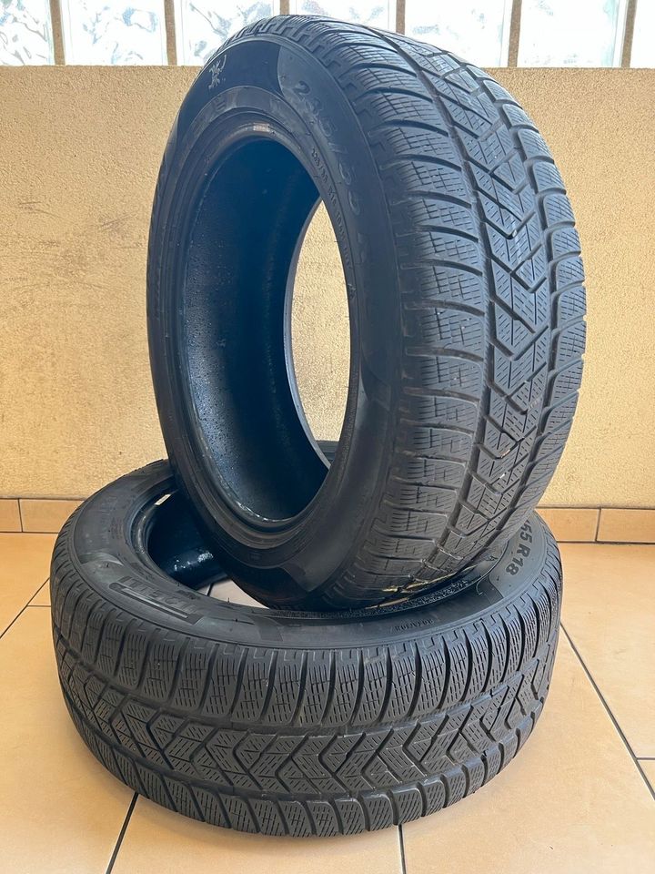 2x 235 55 R18 104H Winterreifen Pirelli 5mm DOT:2321 in Meschede