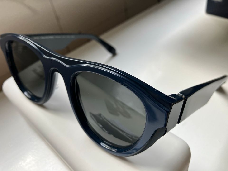 Sonnenbrille Mykita+Maison Margiela mit Case und Tuch in Hamburg